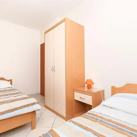 Brane アパート ポスティレ